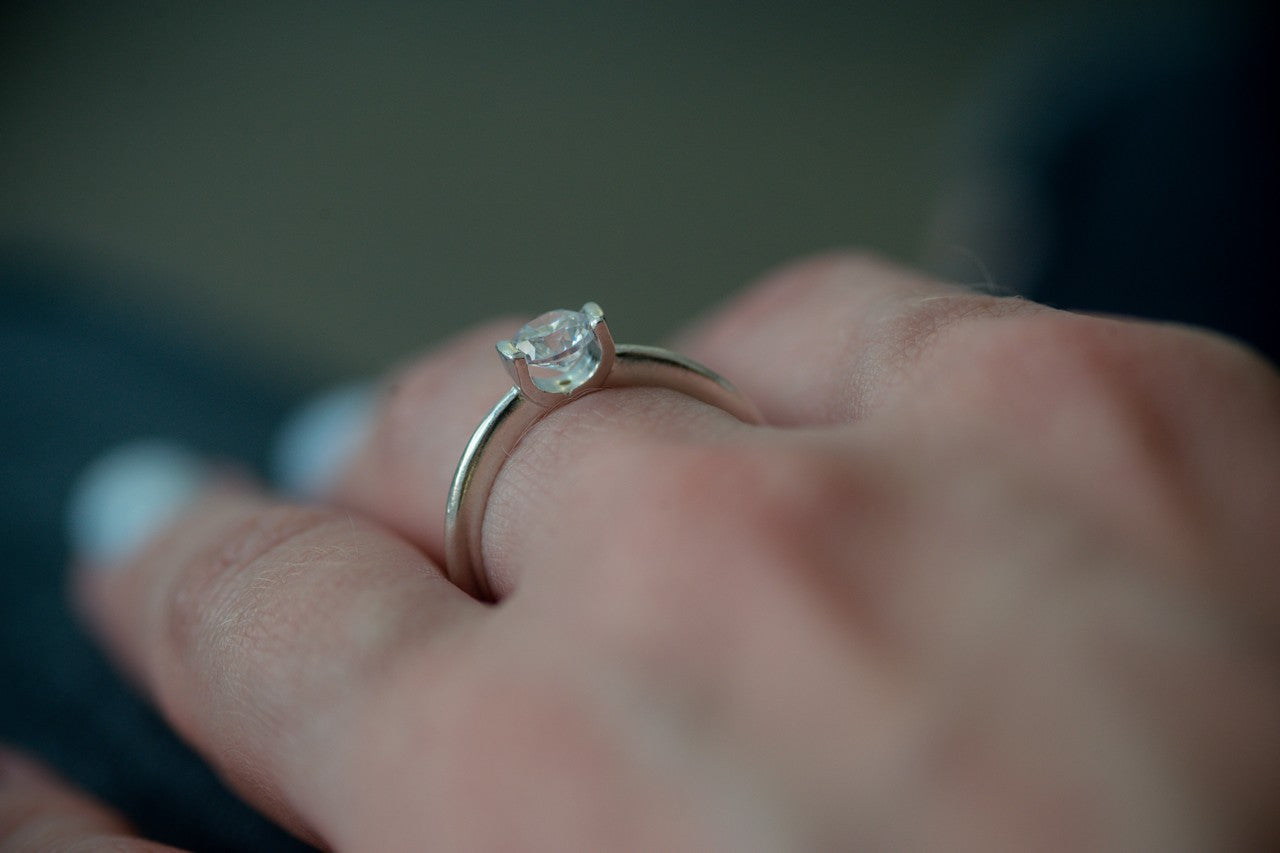 טבעת אירוסין שור | כסף משובצת זירקון