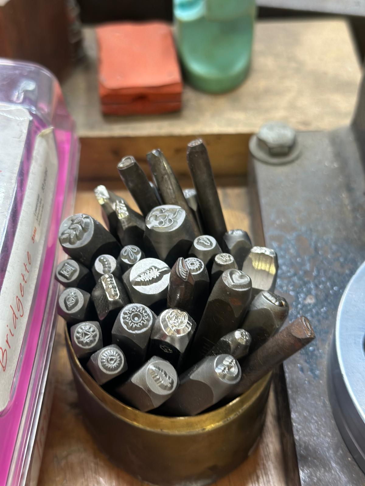 סדנאות יומולדת בסטודיו או בבית החוגגת
