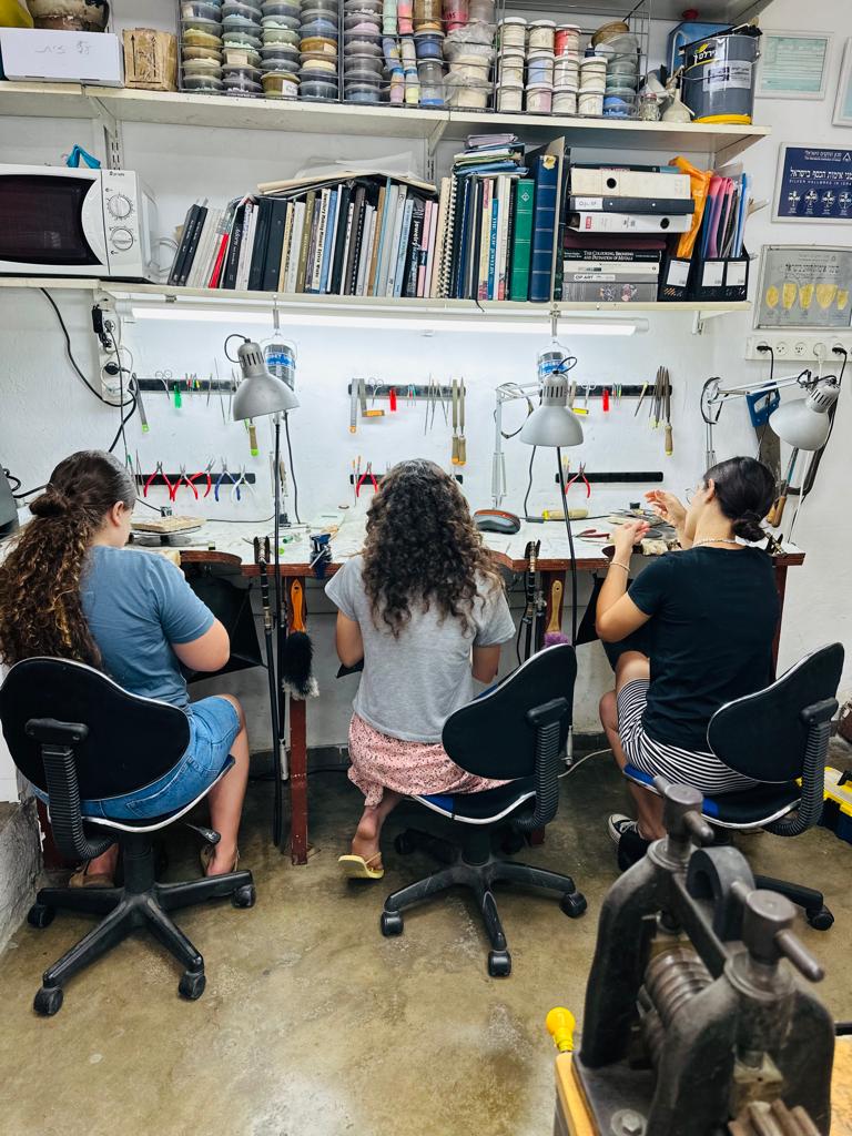 סדנה חווייתית לעיצוב תכשיט במתכת מסוג כסף