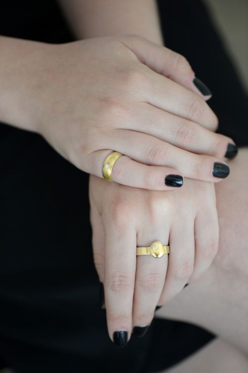 טבעת נקודה  | זהב משובצת יהלום
